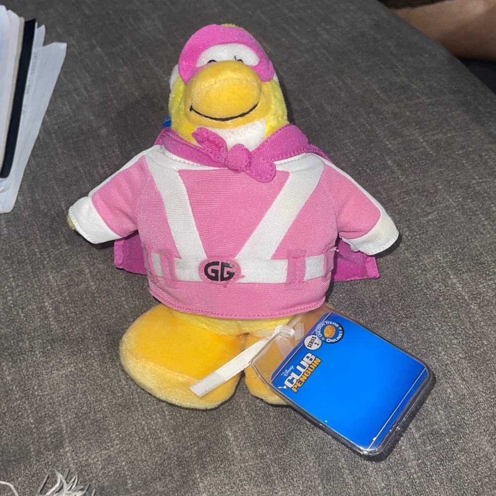PRICE DROP!!! Club Penguin Series 2 Plush Pink Gamma Girl w/Tag  no Coin